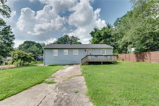 Building Photo - 1424 Hosea L Williams Dr NE