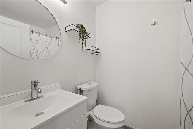 Building Photo - 8724 Mallard Reserve Dr