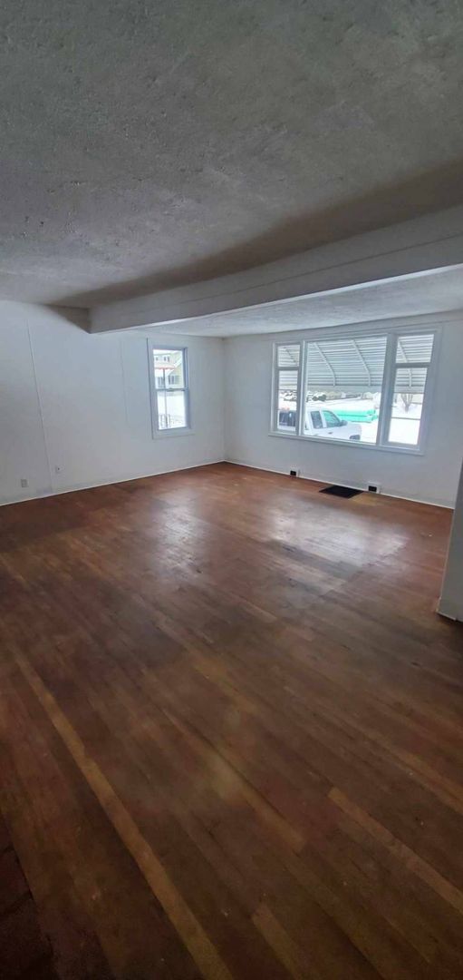 Building Photo - Charming 2-Bedroom Property in Prime Location