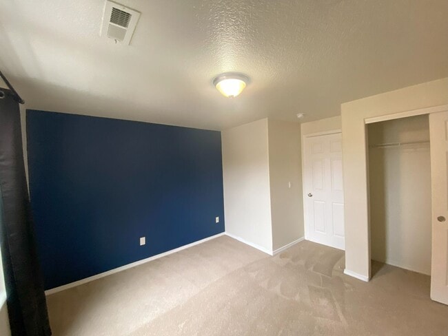 Building Photo - Available now! Spacious Two Story Home In ...