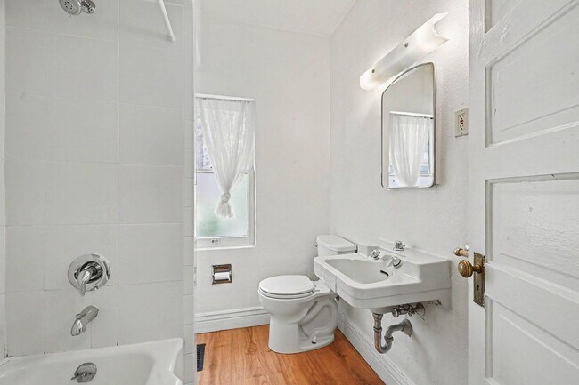 Building Photo - Historic Capitol Hill Apartment with Private Balcony