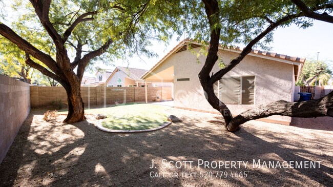 Building Photo - 1289 N Balboa Dr