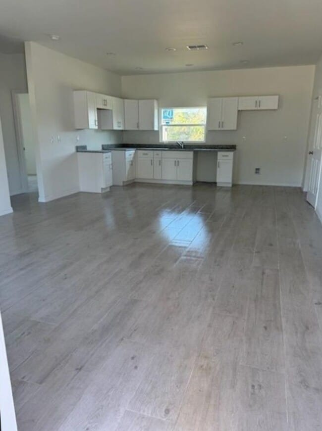 Building Photo - BRAND NEW 3 BEDROOM/ 2 BATH, ONE CAR GARAGE-MOVE IN READY!