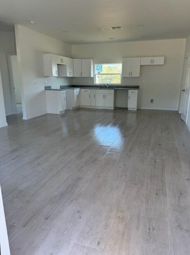 Building Photo - BRAND NEW THREE BEDROOM, 2 BATH, 1 CAR GAR...