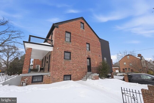 Building Photo - 1301 Somerset Pl NW