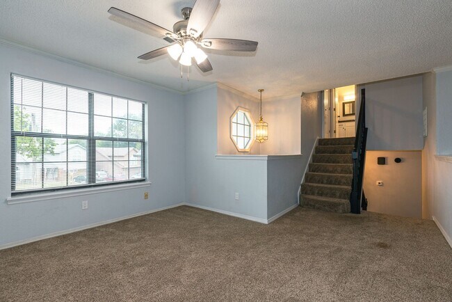 Building Photo - Newly Renovated 4 Bed / 3.5 Bath in Tulsa ...