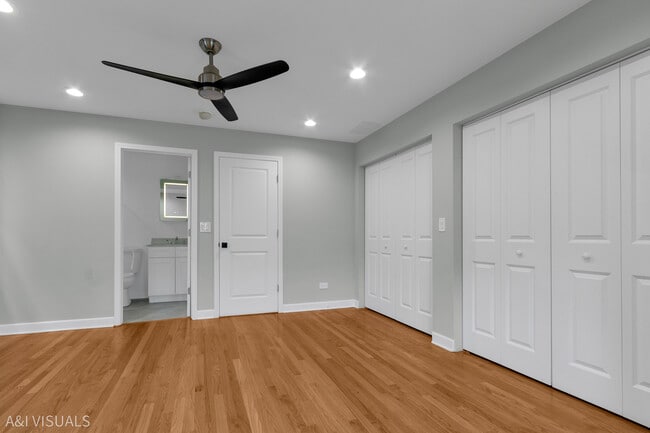 Building Photo - 5841 N Medina Ave