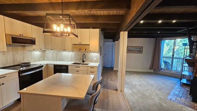 Building Photo - 2100 Lodgepole Cir