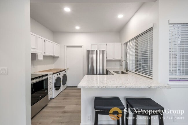 Building Photo - Newly Remodeled Condo In Taylorsville!