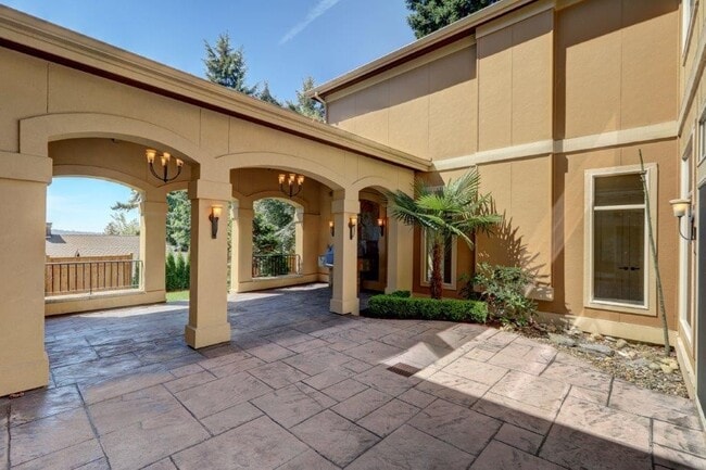 Building Photo - Stunning Mediterranean Oasis Minutes from Downtown Bellevue w/Lake Views!