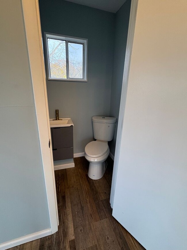 Building Photo - Just Minutes From Town