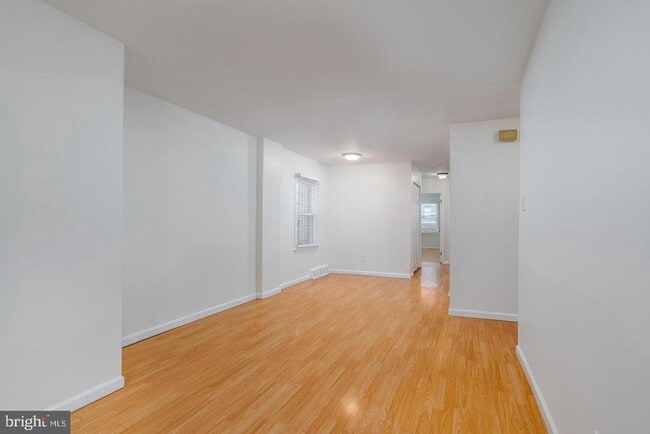 Building Photo - 830 S Howard St