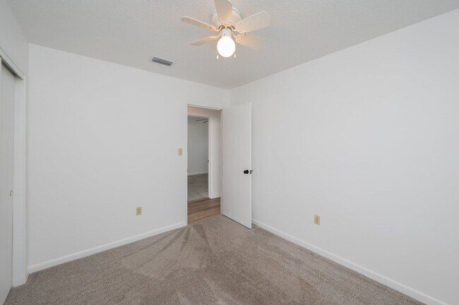 Building Photo - Central 4 bedroom in Niceville!