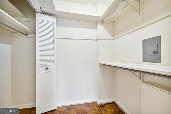 Building Photo - 10401 Grosvenor Pl