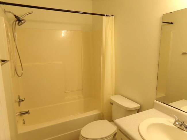 Building Photo - Modern Duplex in Havelock