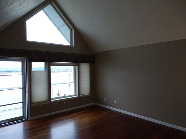 Building Photo - 1457 SE Columbia Way