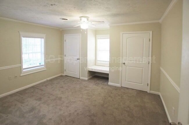 Building Photo - 1135 E Fayetteville Rd