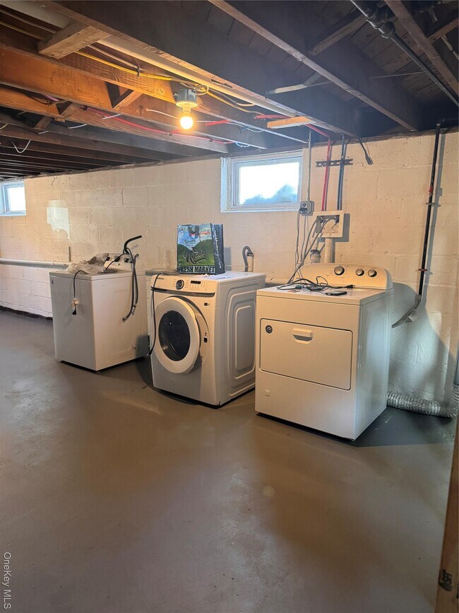 Building Photo - 14 Fenner Ln