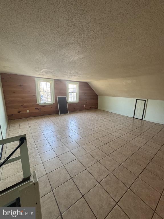 Building Photo - 332 E Broadway