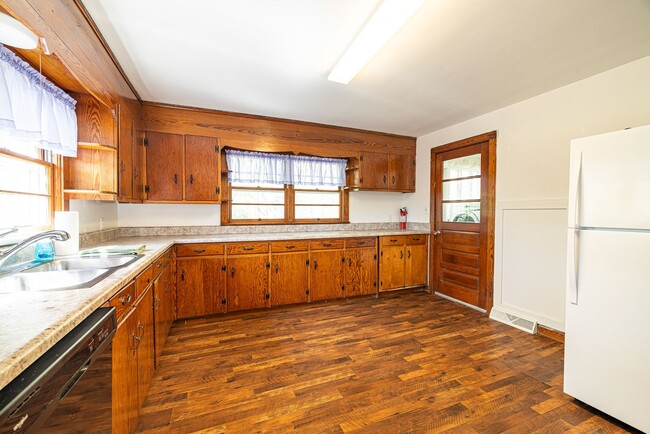 Building Photo - Spacious House on Old Six Mile Rd. - Water...