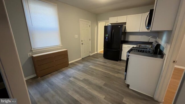 Building Photo - 5 Samuel St