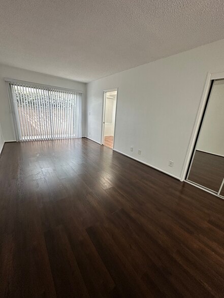 Building Photo - 1722 S Barrington Ave