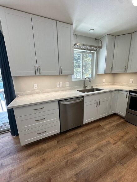 Building Photo - 1055 E Klatt Rd