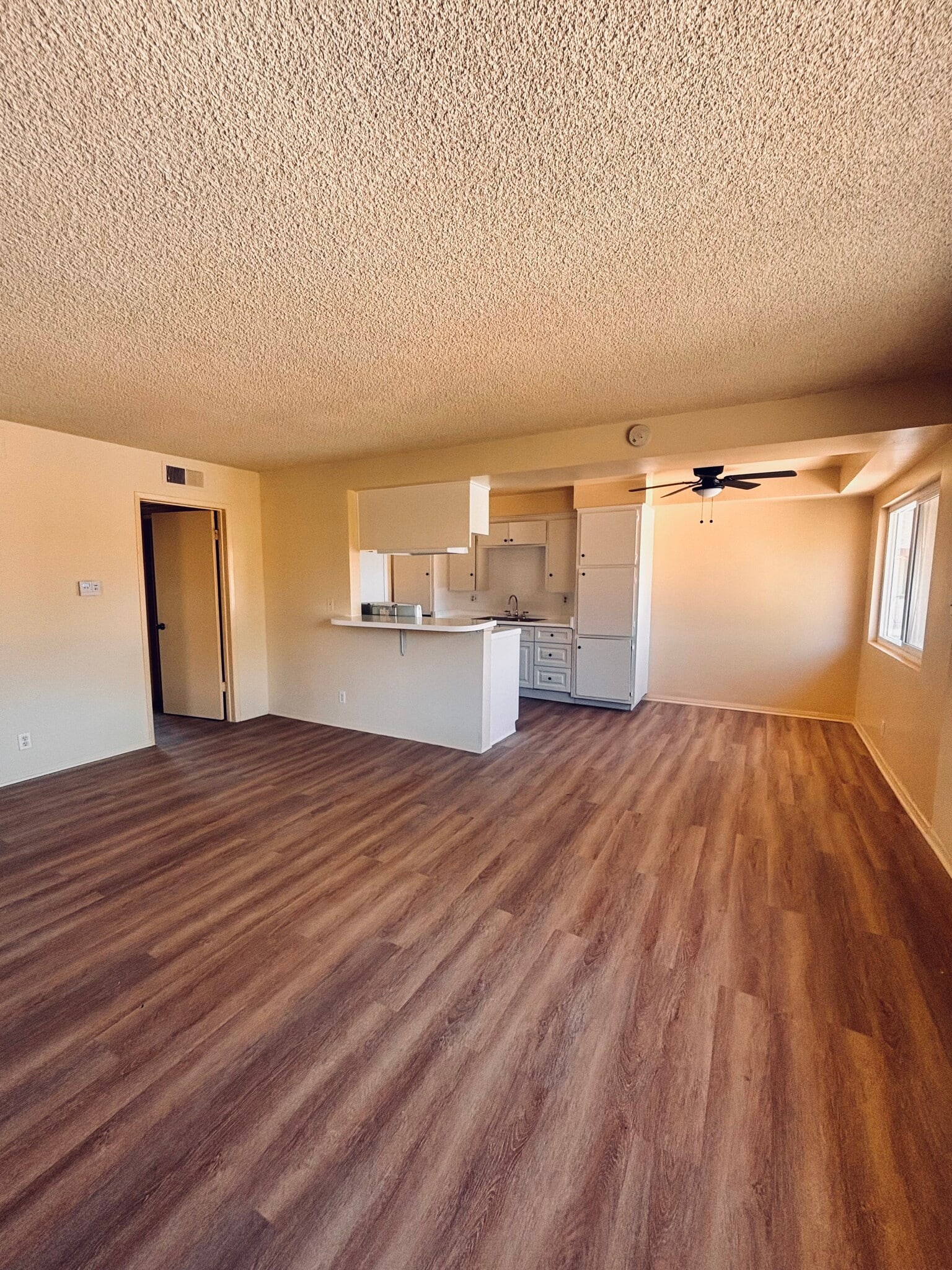 Building Photo - 1001 E Stearns Ave