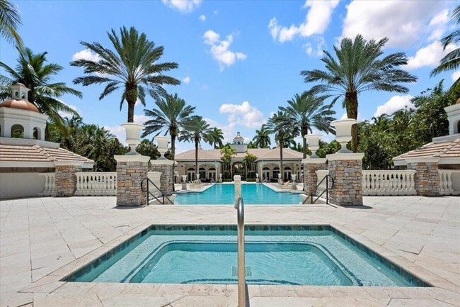 Building Photo - 10295 Trianon Pl