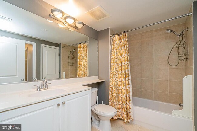 Building Photo - 851 N Glebe Rd