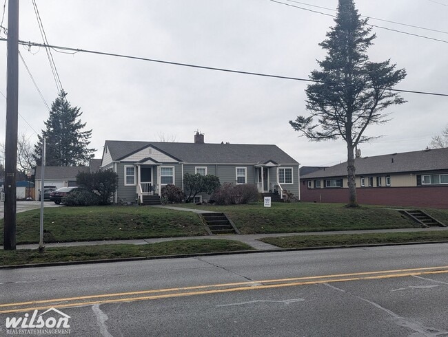 Building Photo - 2132 Porter St