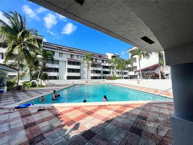Building Photo - 8255 SW 152nd Ave