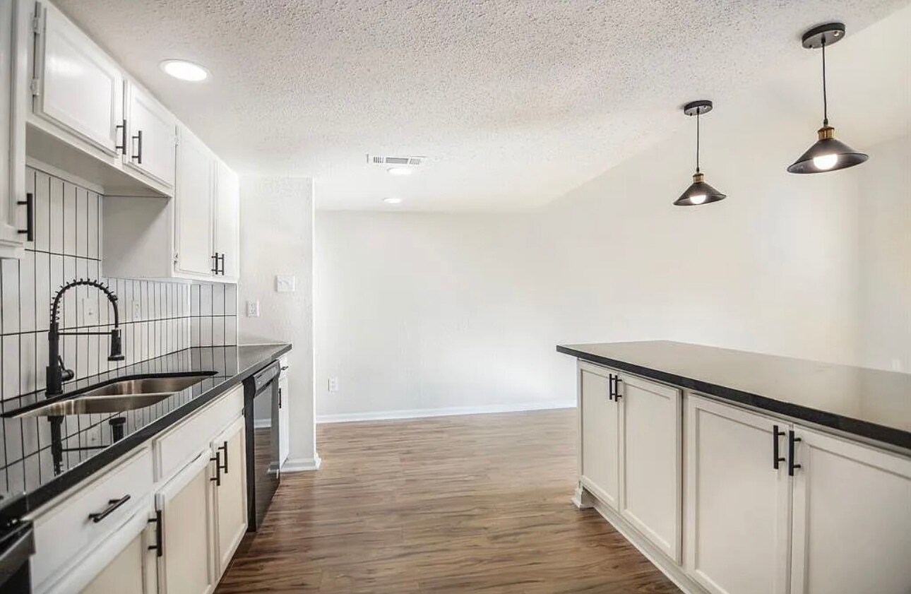 Building Photo - 14777 Wunderlich Dr