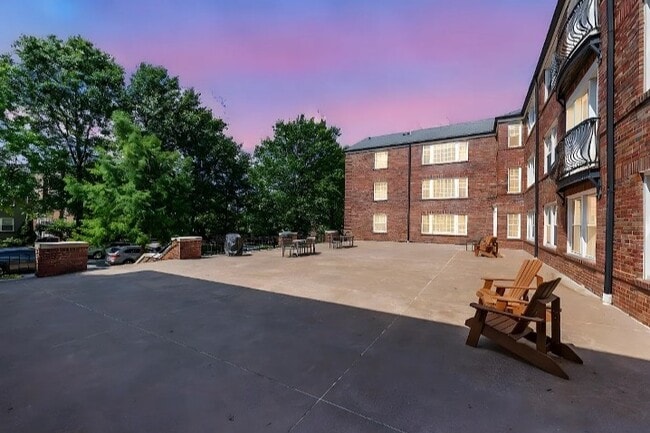 Building Photo - 7517-19 Oxford Dr