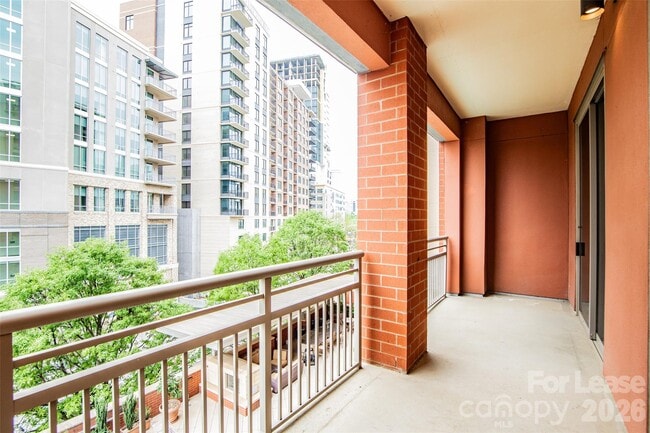 Building Photo - 701 Royal Ct