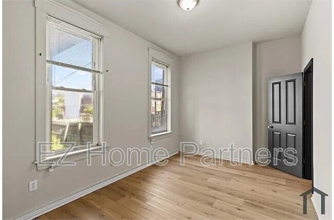 Building Photo - 2319 Indiana Ave