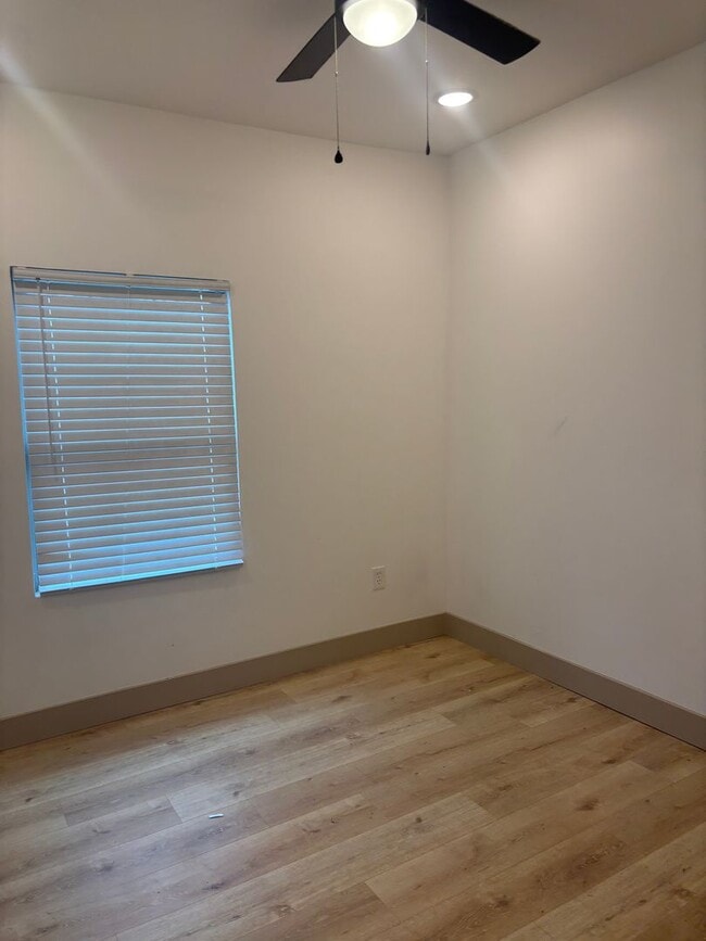 Building Photo - 308 W Worley St