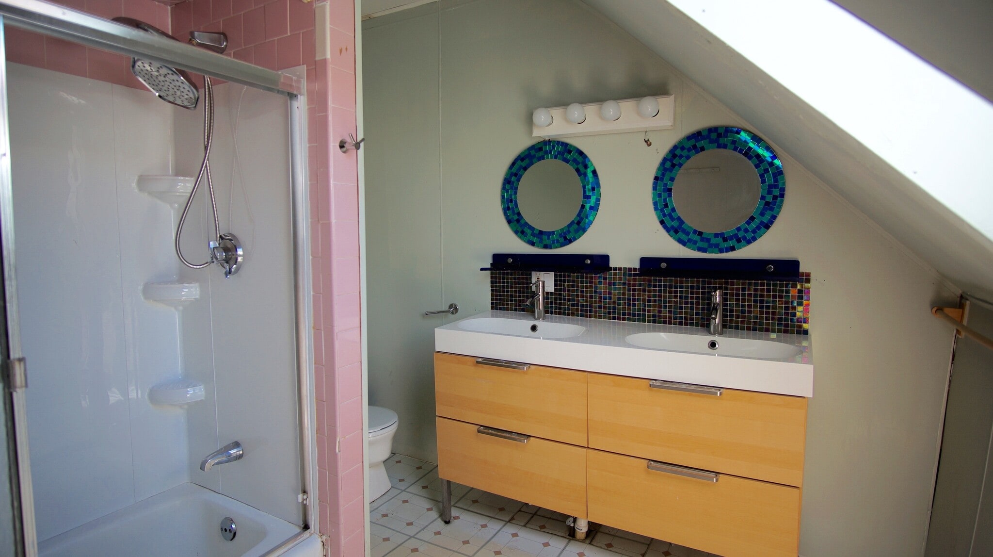 Building Photo - 48 America St