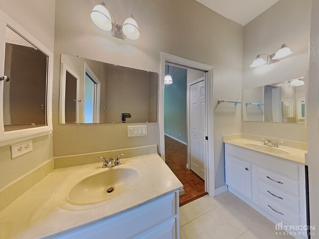 Building Photo - 2852 Cerullo St