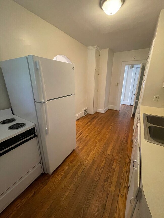 Building Photo - Waccamaw Avenue - Student Rental