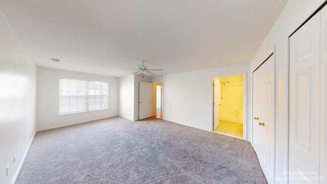 Building Photo - 2795 S Knightsbridge Cir