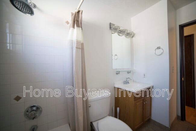 Building Photo - 536 Hyatt Ave