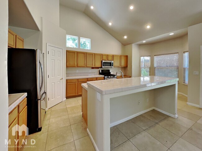 Building Photo - 695 Citadel Rd