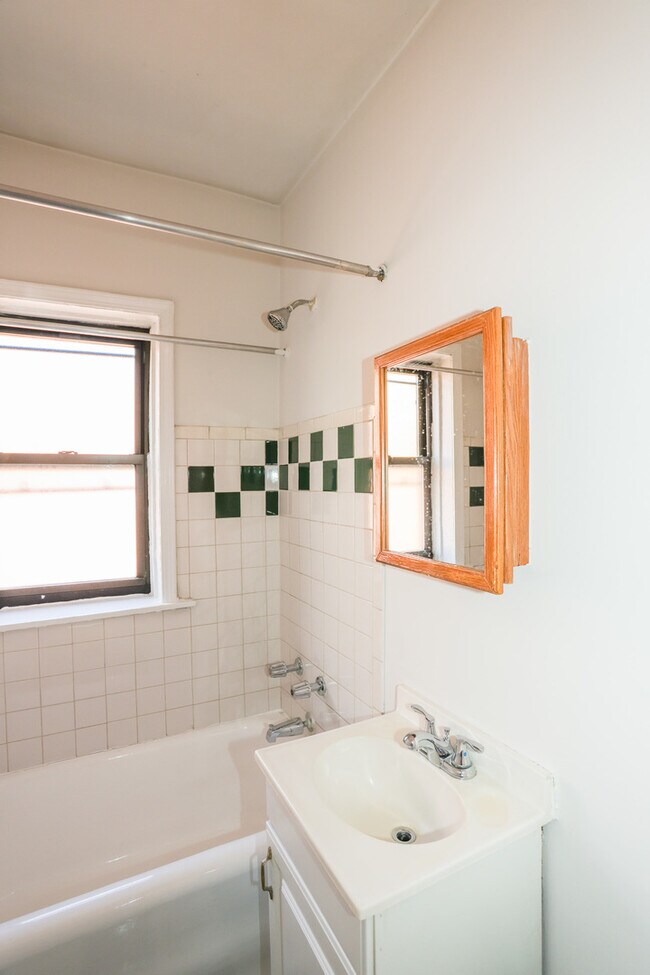 Building Photo - 5423 S Harper Ave