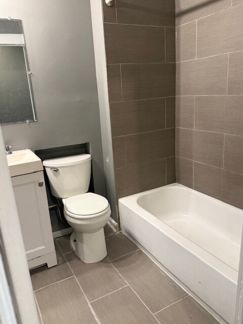 Building Photo - 2418 Baker St