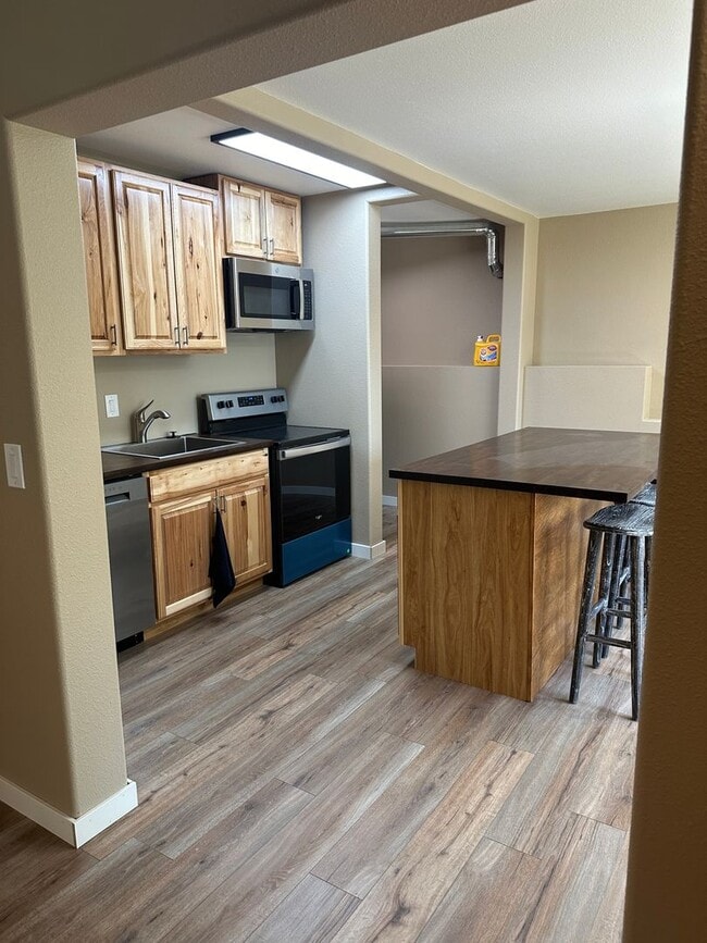 Building Photo - Ranch Living! Large 2 Bedroom/2 Bath