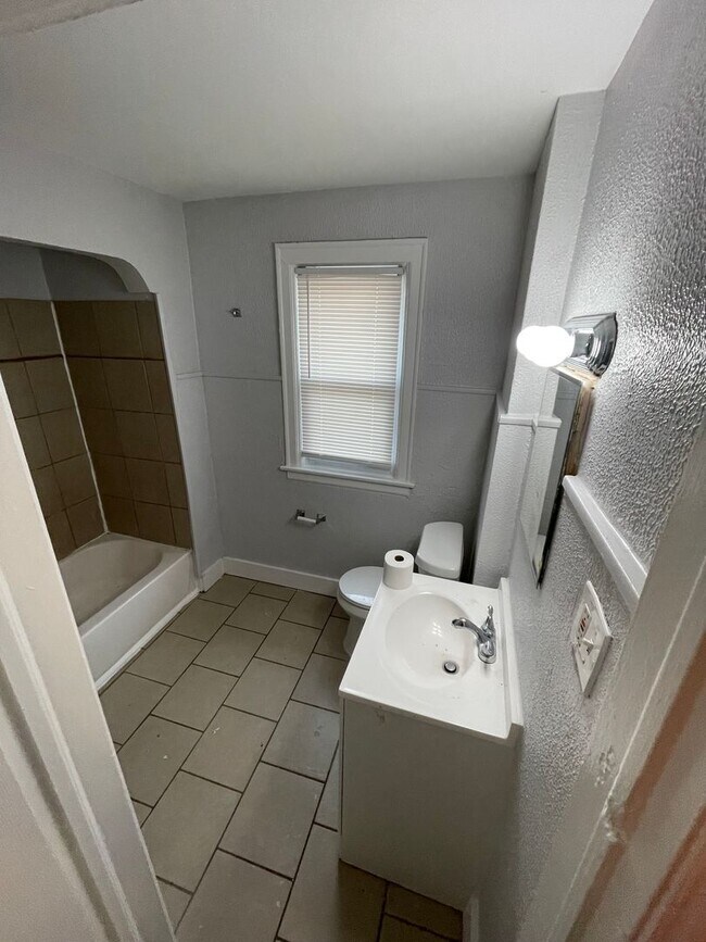 Building Photo - SECTION 8 ONLY! INSPECTION READY 3-BEDROOM...