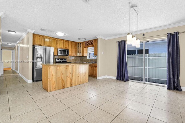 Building Photo - 2400 SW 103rd Ct
