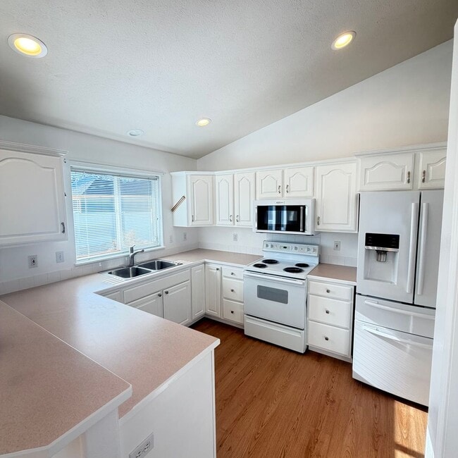 Building Photo - 3922 E Siskin Ln