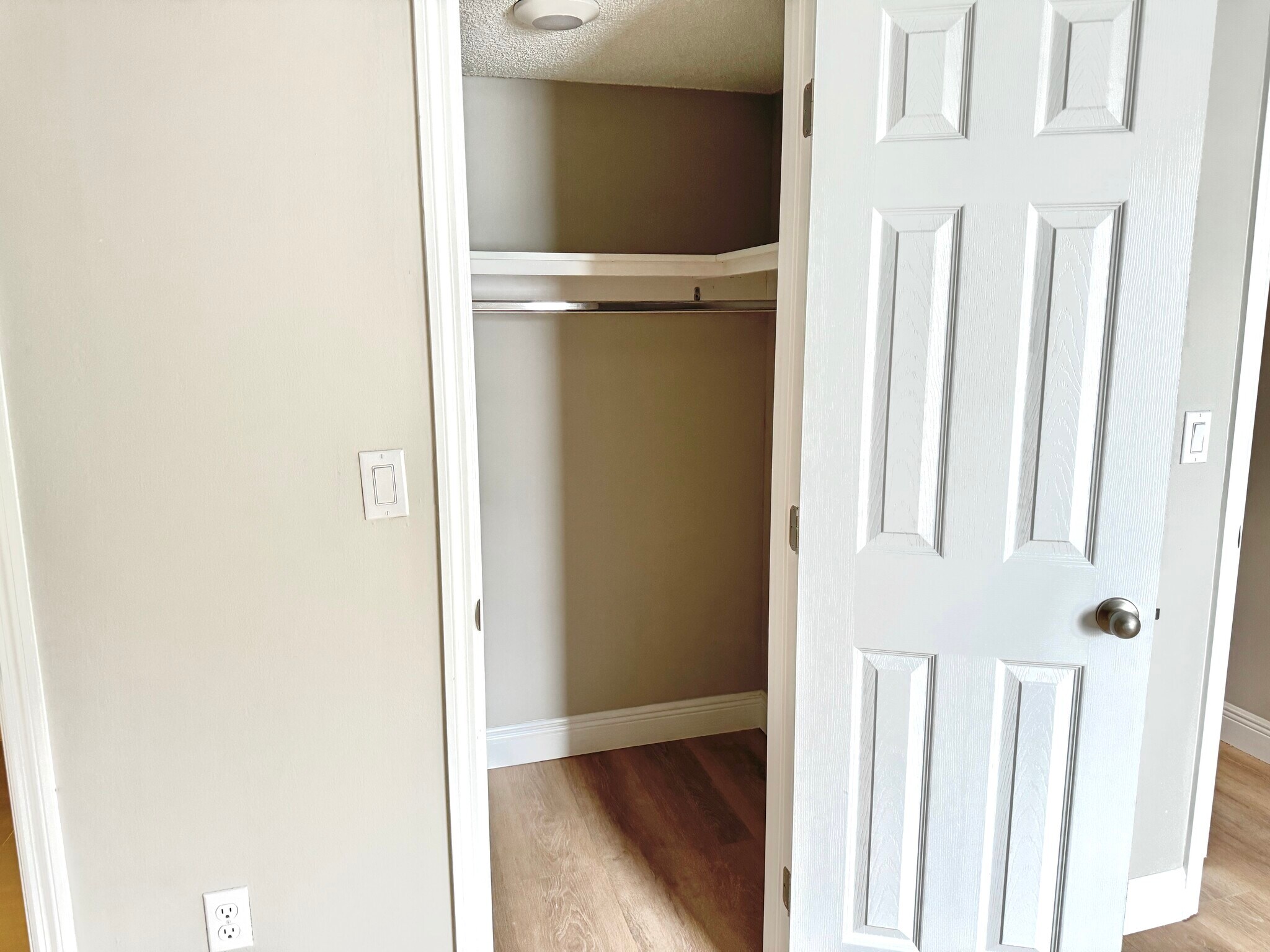 Building Photo - 6054 Amberly Ct